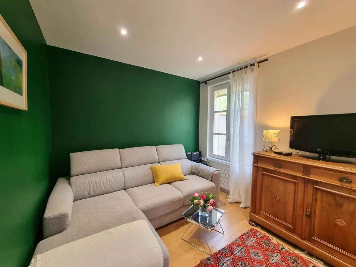 Gite Charmant Avec Jardin, Terrasse Et Tout Confort A Saint-Galmier - Fr-1-496-293 0*,
