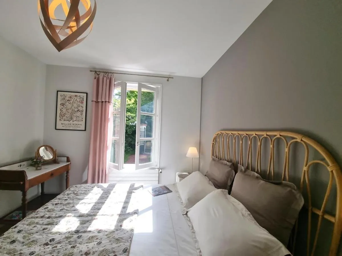Gite Charmant Avec Jardin, Terrasse Et Tout Confort A Saint-Galmier - Fr-1-496-293 0*,  France