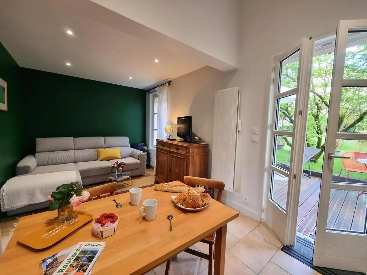 Gite Charmant Avec Jardin, Terrasse Et Tout Confort A Saint-Galmier - Fr-1-496-293