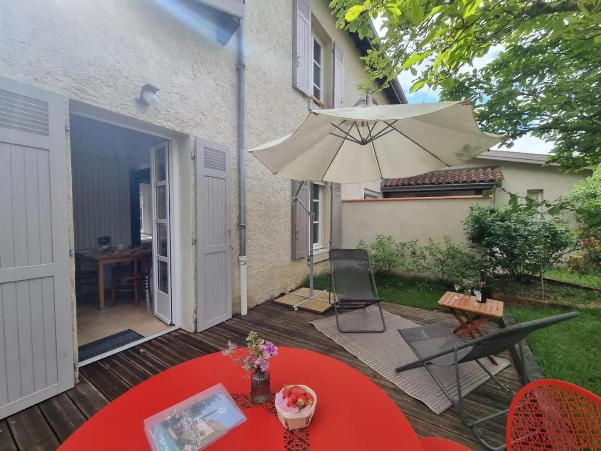 Holiday home Gite Charmant Avec Jardin, Terrasse Et Tout Confort A Saint-Galmier - Fr-1-496-293 France