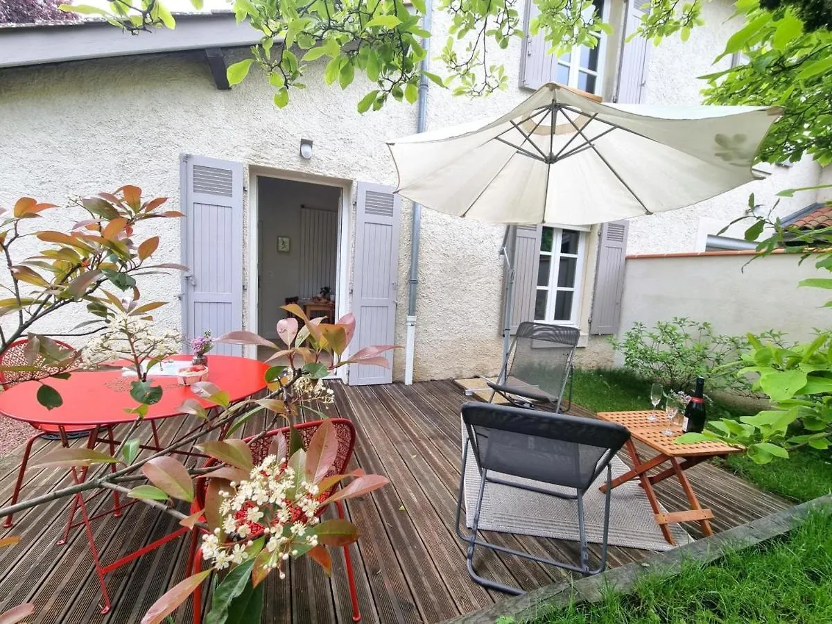 Gite Charmant Avec Jardin, Terrasse Et Tout Confort A Saint-Galmier - Fr-1-496-293