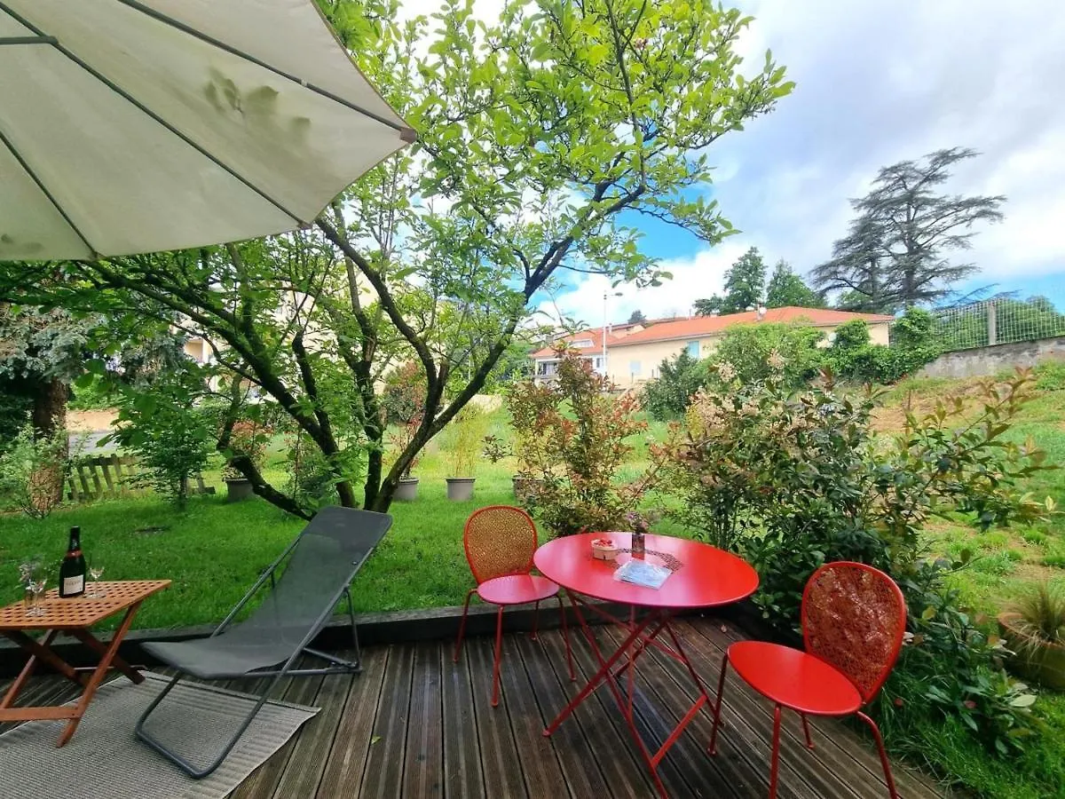 Holiday home Gite Charmant Avec Jardin, Terrasse Et Tout Confort A Saint-Galmier - Fr-1-496-293