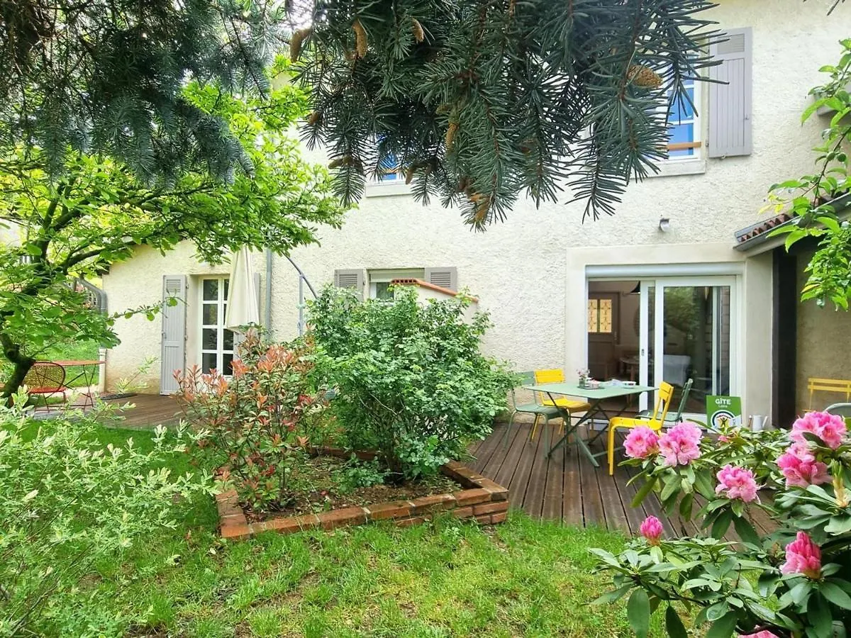 Gite Charmant Avec Jardin, Terrasse Et Tout Confort A Saint-Galmier - Fr-1-496-293 0*,